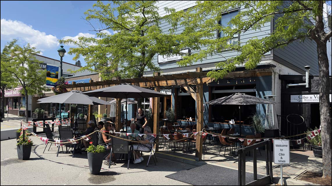 Lakeside patio dining at Cibo and Vines in Peachland with views of Okanagan Lake